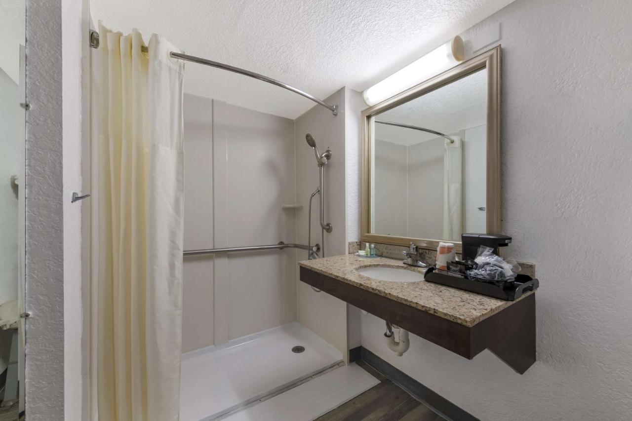 Quality Inn & Suites Airport Charlotte Exteriér fotografie